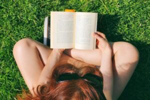 جنجال ثبت تجاری عبارت Hot Girls Read در جامعه BookTok
