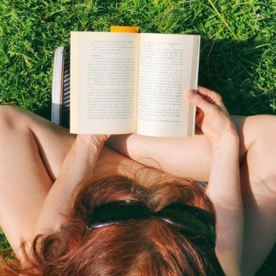 جنجال ثبت تجاری عبارت Hot Girls Read در جامعه BookTok
